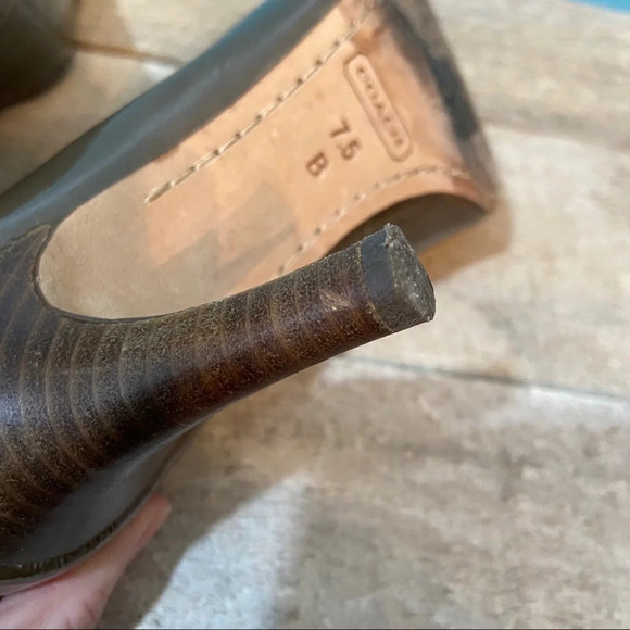 Coach  Whitney patent‎ leather heels in size 7.5 - Picture 13 of 13